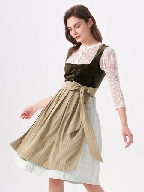 Die Magie der Samtdirndl: Dunkelblau, Grün und Marjo im Fokus